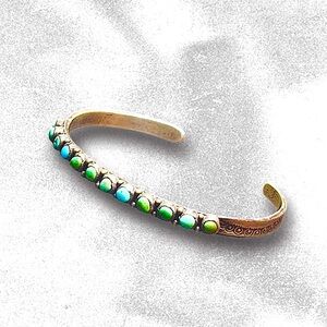 •SOLD• 70s Single Row Zuni SnakeEye Turquoise Microstone Cuff